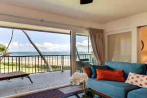 Waipouli Beachfront Condo with Balcony and Ocean Views Apartments, Kapaa