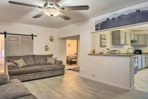 Walk to Tennyson St! Pet-Friendly Home Guest house, Denver