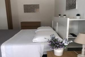 Dal Porto al Politeama Apartments, Palermo