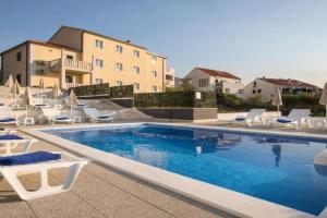 Apartments Dragan, Postira