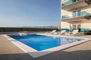 Apartments Jakov, Postira