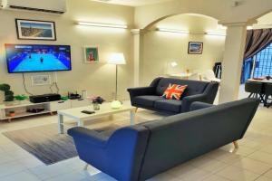 Semi-Detached, Up to 21 Pax, 4 Bedrooms, 3 Bathrooms, 4 Car Parks by Star Home, Georgetown