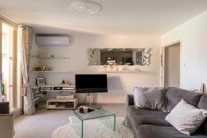 Le Sakharov Apartments, Frejus