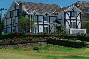 Tudor Barn - Little England Cottages, Nuwara Eliya