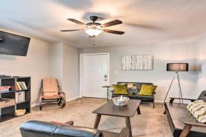 Cozy Apartment - Walk to Beach and Dining, Galveston