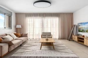 O&O Group-Fresh 3BR APT 32 Floor See View Tower Apartments, Bat Yam