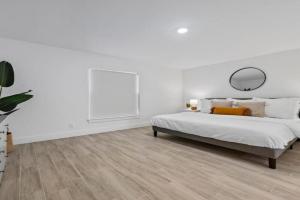 New! Few minutes to Downtown, 10 to the Beach! Guest house, West Palm Beach