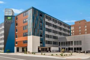 Holiday Inn Express & Suites Downtown by IHG, Evansville