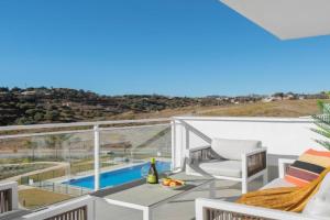 Cala de Mijas 2 bedroom apartment with parking and pool, La Cala de Mijas
