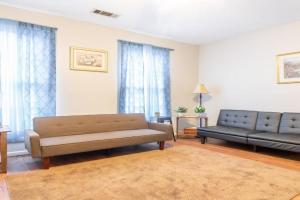 Sunny Sweetheart-Front Apartment near Riverwalk, Columbus