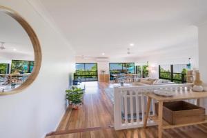 Beach House on Main -, Airlie Beach