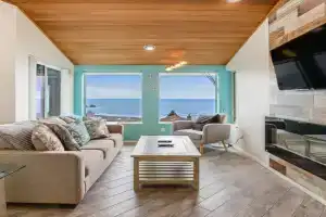 Serpent Rock Viewhouse, Rockaway Beach