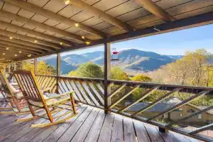 Best Location - Cabin with Hot Tub! Guest house, Maggie Valley