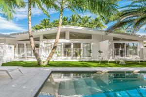 The Chalet - designer 3 BR retreat with pool, Byron Bay