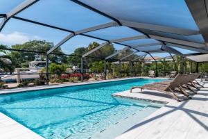 2 Bed Waterfront House I Minutes Away From The Beach, Marco