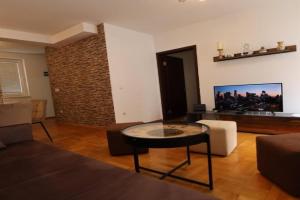 Lux Apartment Rose 2 60m2, Kraguyevats