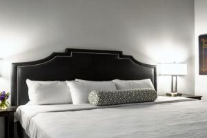 2BR 2BA In The Block by CozySuites!, Indianapolis