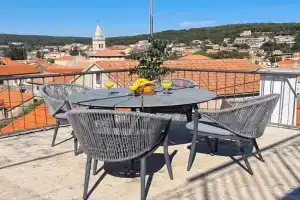 Apartment Turan, Jelsa