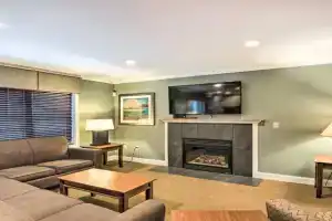 North Conway Home about 2 Mi to Cranmore Mountain! Guest house, North Conway