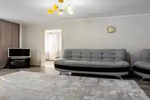 2 - komnatnaya v tsentre na ul. Pushkina 65 Apartments, Kostanay