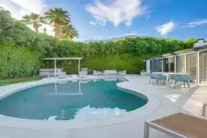 1 Mi to Dtwn Home with Fire Pit! Guest house, Palm Springs