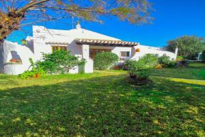 Villa con piscina privada y gran jardín, Cala'n Bosch