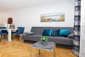 APARTMENT PAOLO by the beach Znjan, Split
