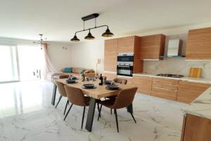 Sliema Central 3 Bedroom Apartment Near Seafront, St Julians
