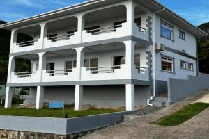 Western Ocean Breeze Self Catering Apartments, Port Glaud