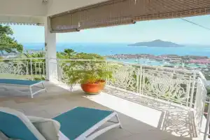 Elegant apartment in Les Mamelles, 400 m², sea view, Eden Island