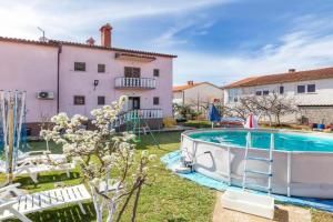 Amazing Apartment In With Wifi, Bagnole