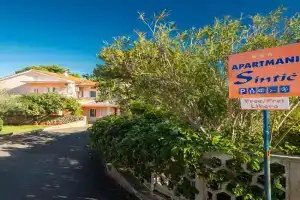 1-Bedroom Apartment in - Steps from the Beach!, KRK