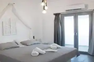 Eunoia Apartments, Fira