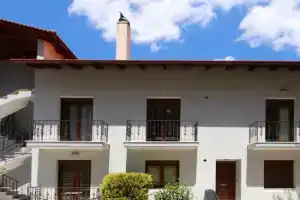 Family's Houses, Kalavrita