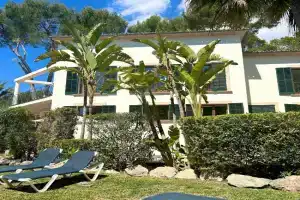 Beachhouse 2min to the sea with pool & wonderful garden, Santa Ponsa