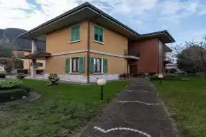 LA FONTANA FIORITA 2 Apartments, Iseo