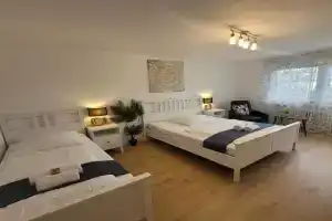 Große,Schöne FeWo nähe-Hockenheim 3 Zimmer mit Balkon Apartments, Schwetzingen
