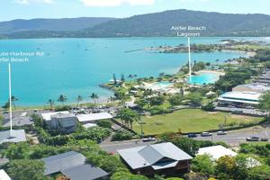 Beach House on Main-, Airlie Beach
