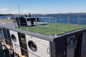 exclusives Hausboot "Tante Trost" Hotel, Heiligenhafen