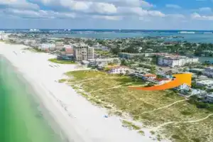 AMAZING LOCATION ! direct across ST, from beach Apartments, St Pete Beach