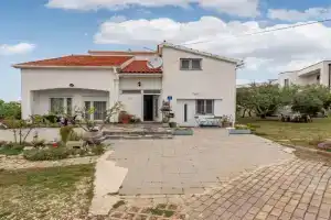 Amazing Apartment In With Wifi, Vrsi