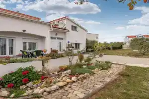 Cozy Apartment In With Wifi, Vrsi