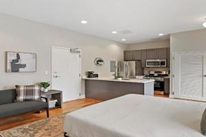 Sunlit Studio Apt in - Broadway 301, Chicago