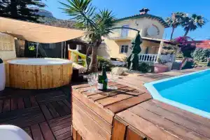 Calpe chalet privado piscina a 5min de la playa y centro jacuzzi barbacoa wifi aire, Calpe