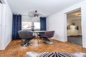 City Wohnung FN L 5 KLIMATISIERT mit Balkon und Küche Apartments, Friedrichshafen