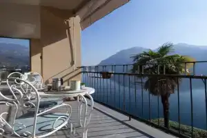 Mamma Ciccia Holiday Home - Waterfront Apartment, Mandello
