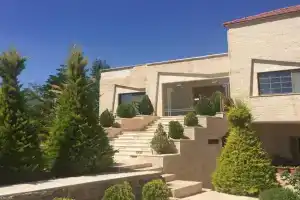 Charming House in + Balcony, Amman