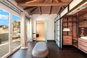 The New Era Luxury Living Guest house, Heraklio Town