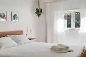 Lovely 2-bedroom apartment - near city center!, Braga