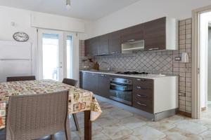 Appartamento climatizzato a 50 m dal mare nel centro di Apartments, Torre San Giovanni